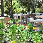 Peninsula Pine Club Boutique & Aparthotel *