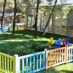 Peninsula Pine Club Boutique & Aparthotel Kusadası