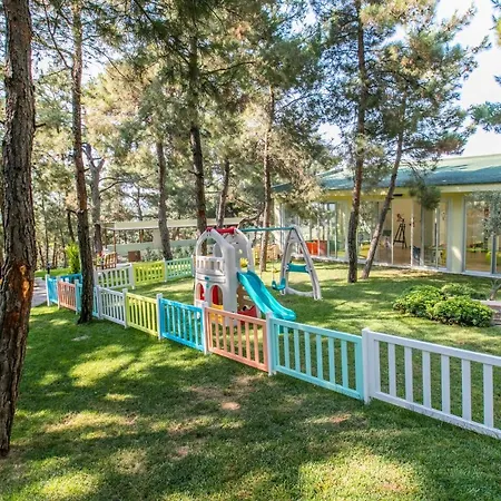 Peninsula Pine Club Boutique & Aparthotel *