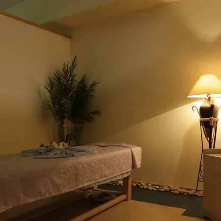 Peninsula Pine Club Boutique & 库萨达斯